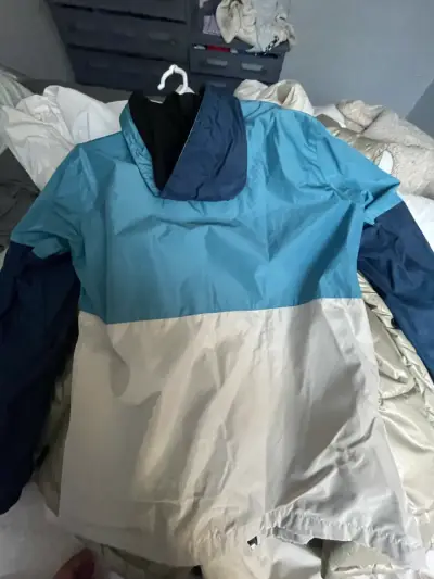 Chaqueta impermeable azul y gris - miniatura 1
