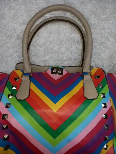 Bolso de mano multicolor con tachas - miniatura 1