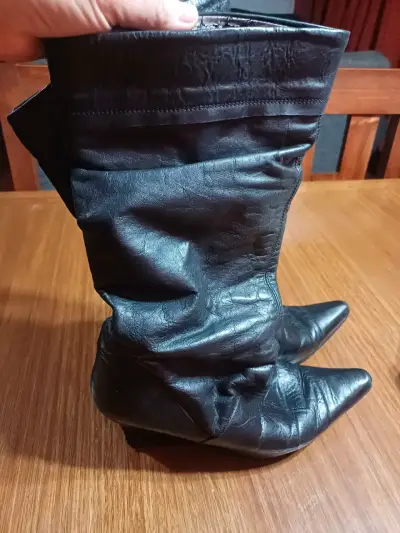 Botas negras de cuero para mujer - miniatura 1