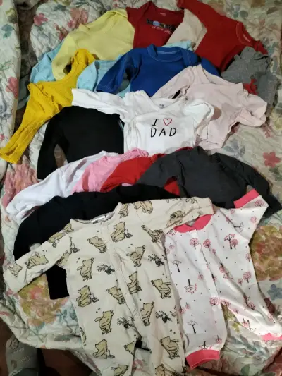Lote de ropa de bebé variada - miniatura 1