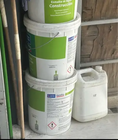 Pintura exterior Sherwin Williams 2 tinas x140mil - miniatura 2