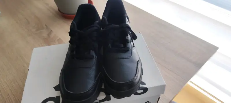 Zapatillas negras Adidas en buen estado - 2
