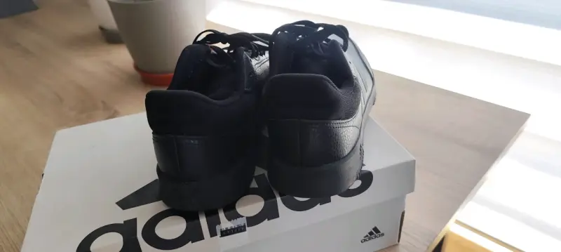 Zapatillas negras Adidas en buen estado - 3