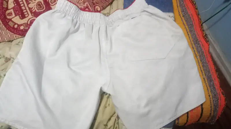 Shorts Lacoste blancos con diseño - 2