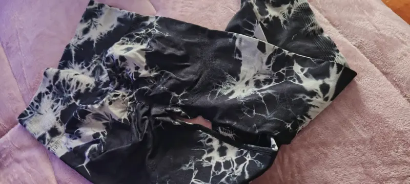 Leggings deportivos estampados en blanco y negro - 3