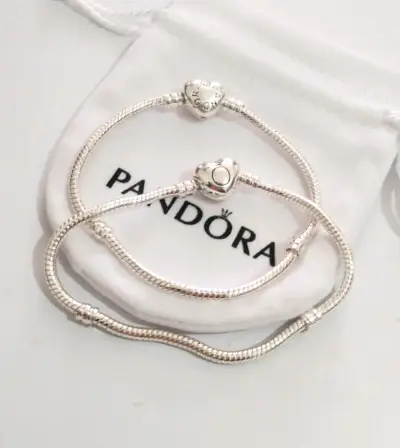 Pulsera Pandora de plata 925 con dijes - miniatura 2