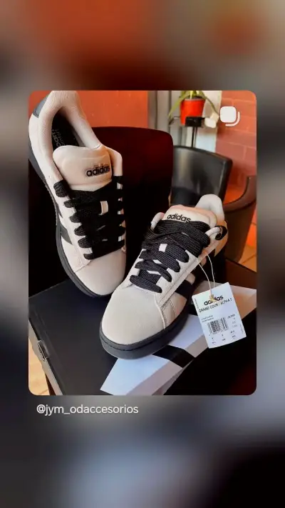 Zapatillas Adidas Grand Court beige y negras - miniatura 1