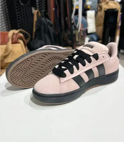 Zapatillas Adidas Grand Court beige y negras - miniatura 2