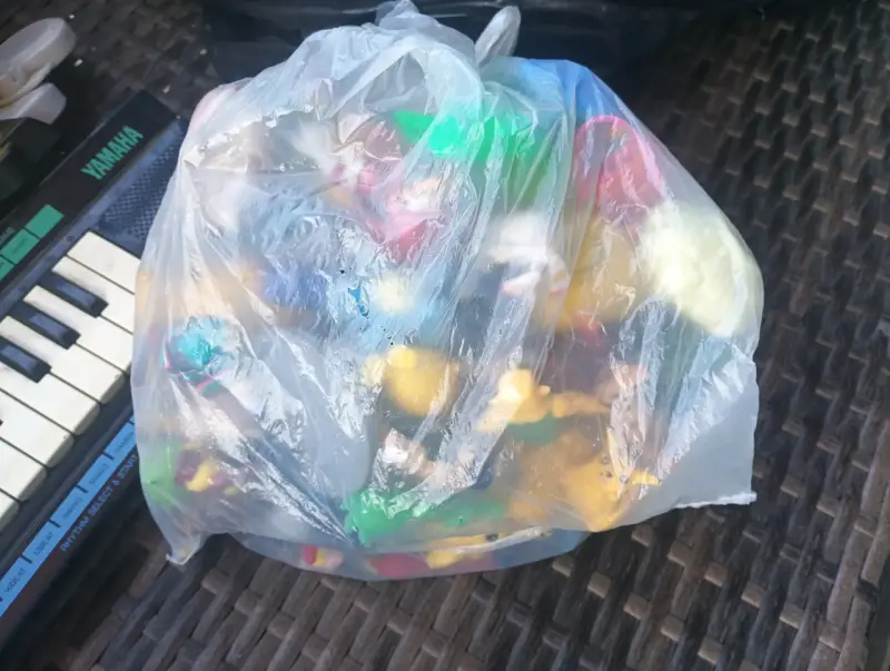 Bolsa de diferentes juguetes - 3