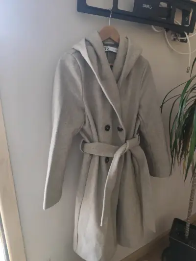 Abrigo Zara con capucha beige - miniatura 2