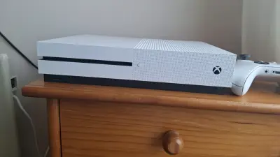 Consola Xbox One S con control - miniatura 2