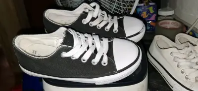 Zapatillas negras de lona con cordones - miniatura 1