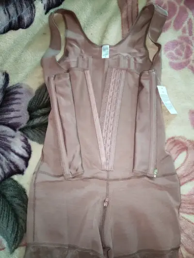 Faja modeladora color beige - miniatura 2