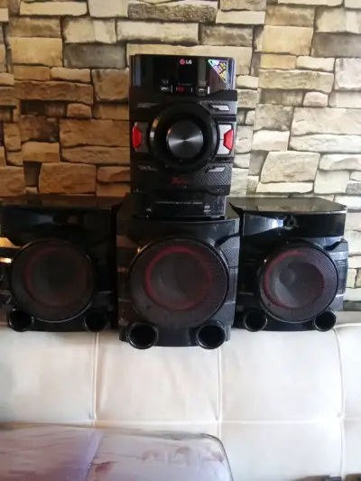 Sistema de sonido Hi Fi LG con CD y USB - miniatura 4