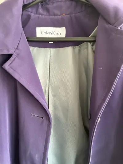 Abrigo tipo impermeable largo morado para mujer - miniatura 3