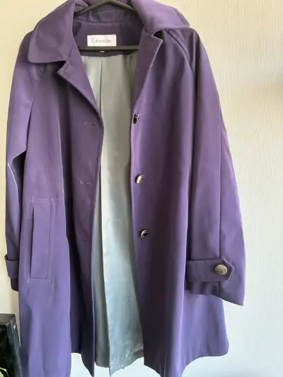 Abrigo tipo impermeable largo morado para mujer - miniatura 4