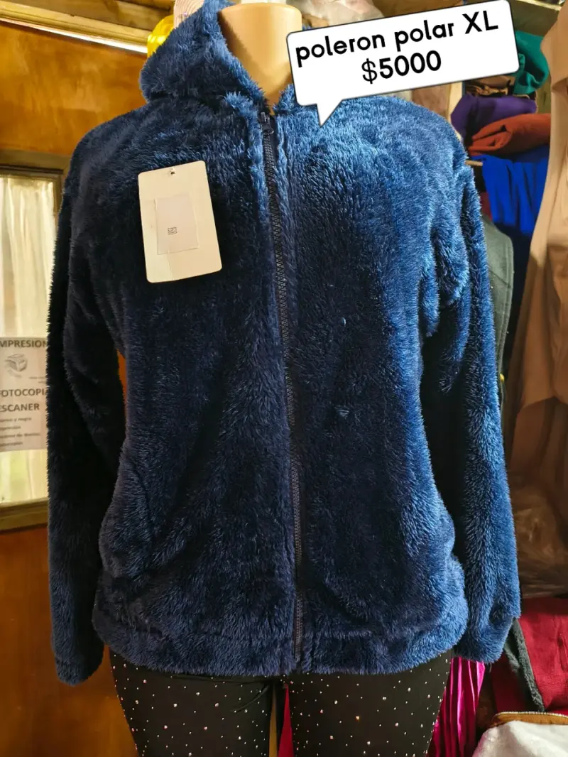 Polerón polar azul con capucha