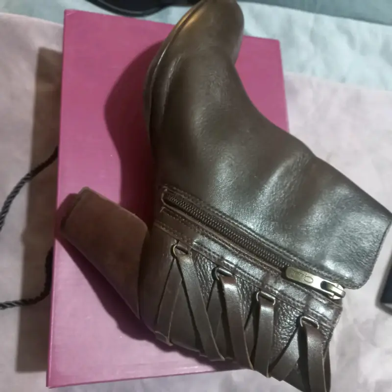 Botines de cuero marrón con tacón - 2