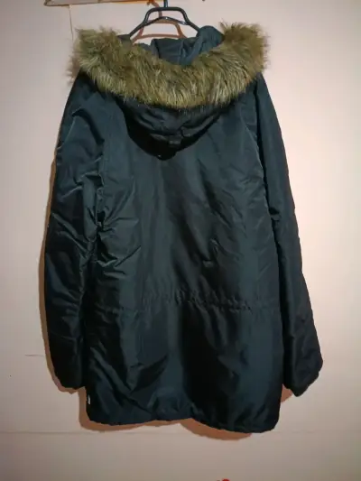Parka Vans negra con capucha de piel sintética - miniatura 2