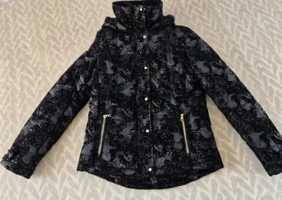 Parka acolchada negra con encaje - miniatura 1