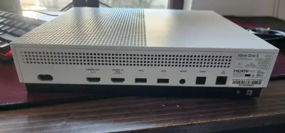 Consola Xbox One S con cables incluidos - miniatura 2
