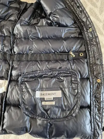 Parka acolchada negra sin mangas - miniatura 3