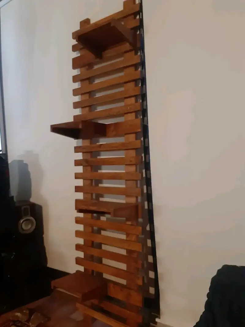 Estante de madera decorativo - 2