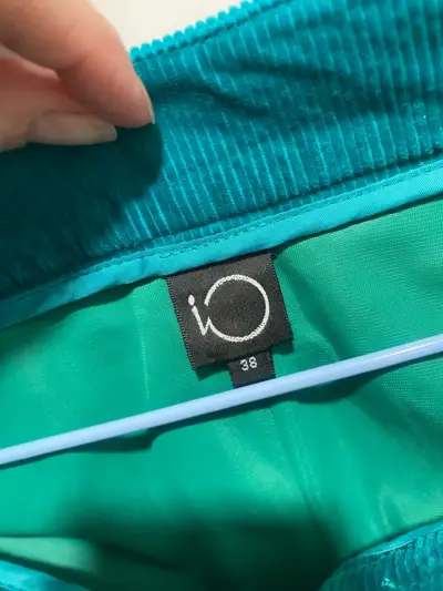 Falda cotelé verde con botones y cierre - miniatura 2