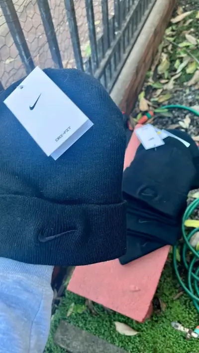 Gorro Nike invierno negro nuevo - miniatura 1