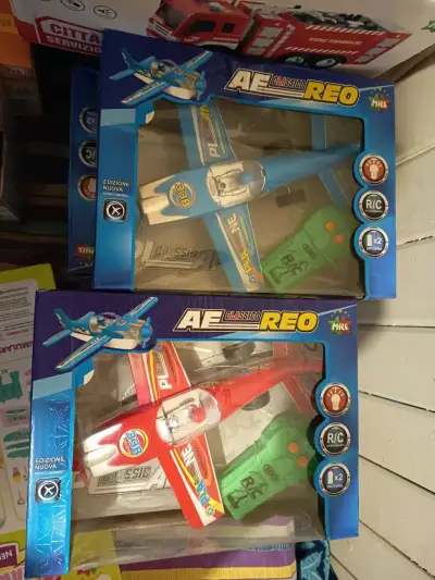 Camión de juguete DHL escala 1:16 - miniatura 3