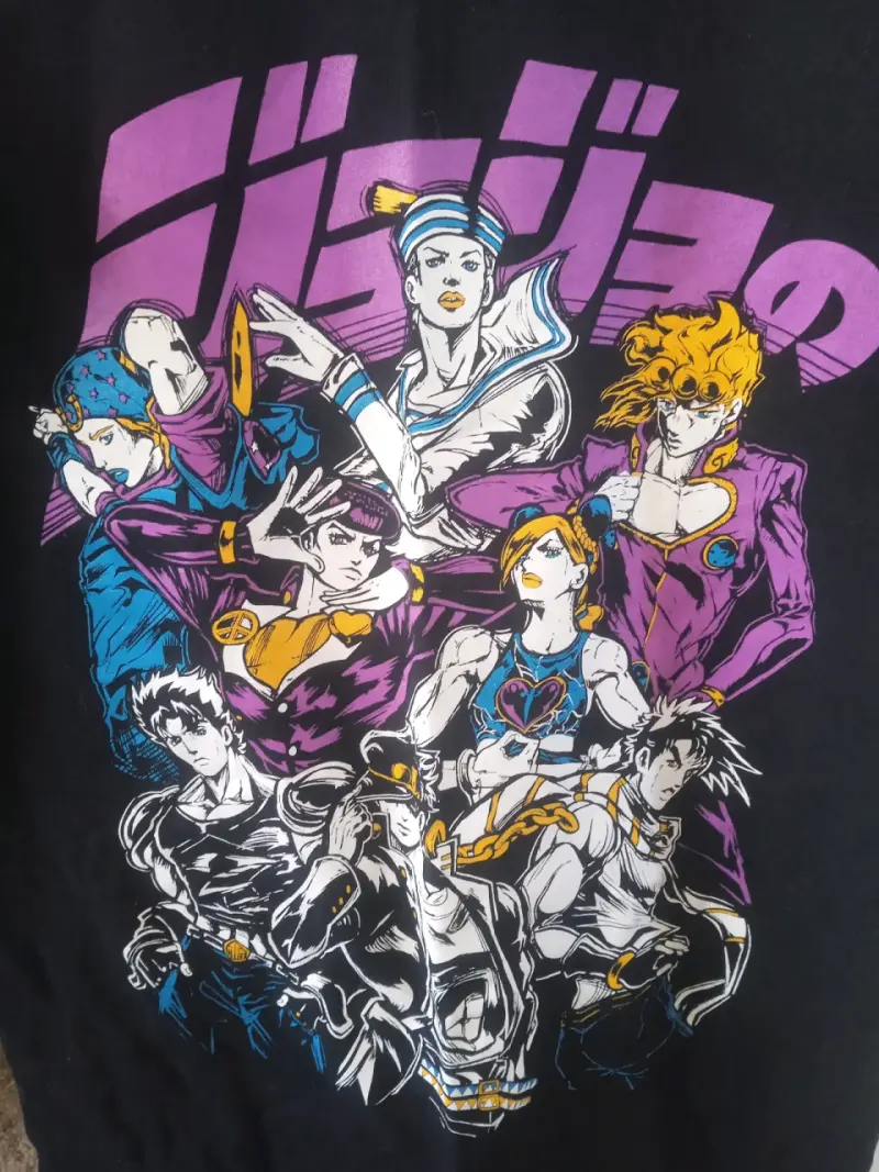 Polera negra con diseño de anime - 2