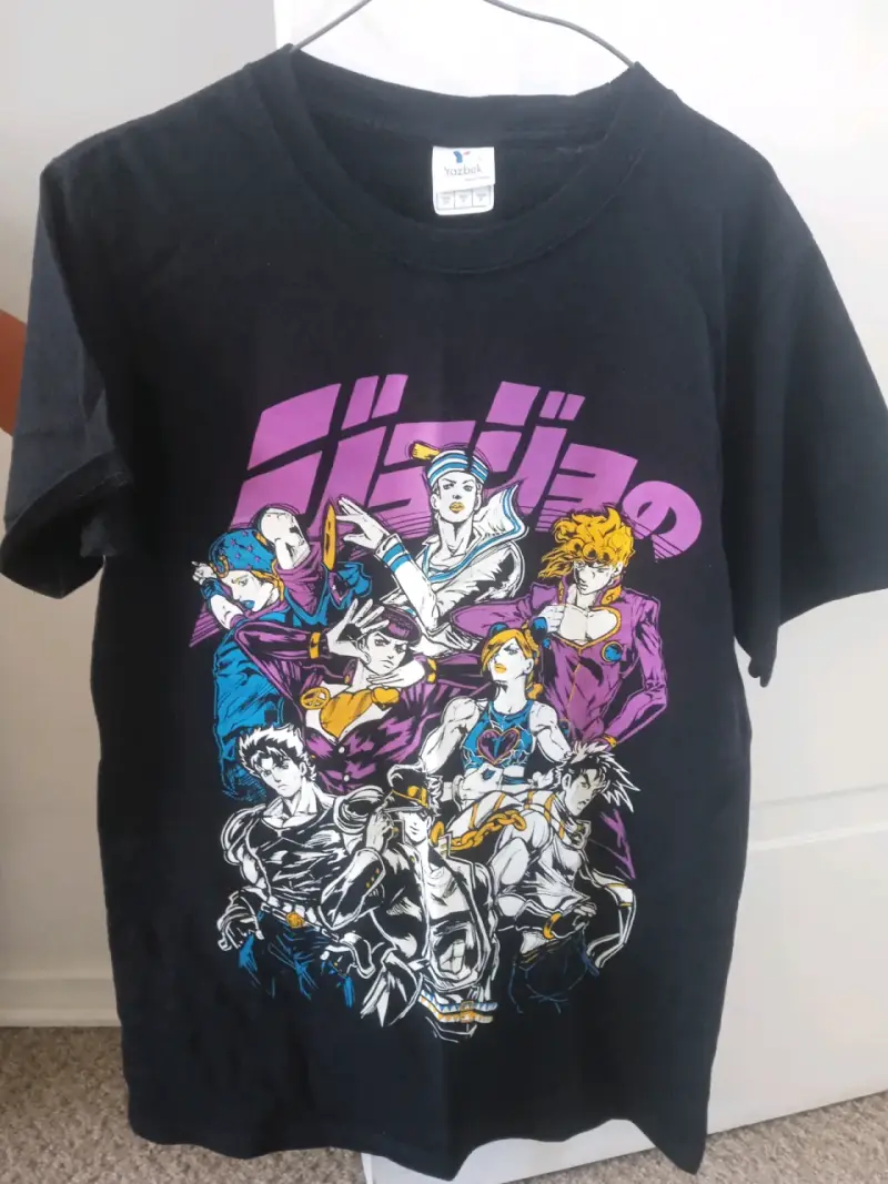 Polera negra con diseño de anime - 3