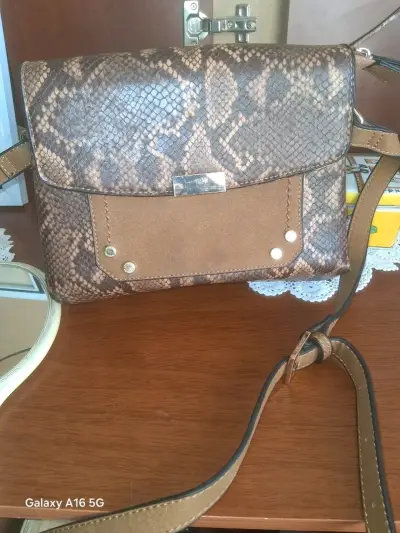 Cartera de eco cuero con diseño de serpiente - miniatura 1
