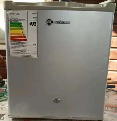 Mini refrigerador Mademsa A+ - miniatura 1
