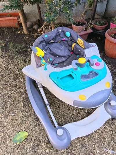 Andador de bebé con diseño espacial - miniatura 3