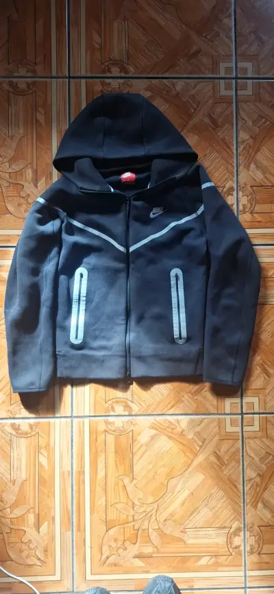 Polerón Nike tech negro con capucha - miniatura 1