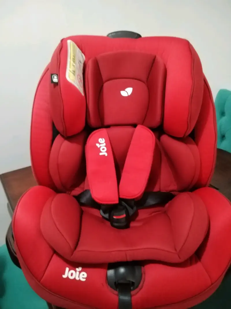 Silla de auto Joie roja para bebé - 1