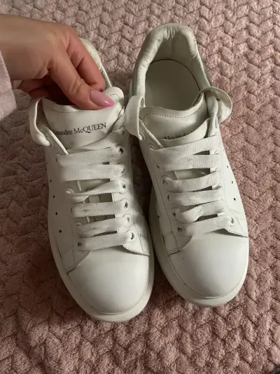 Zapatillas Alexander McQueen blancas - miniatura 2