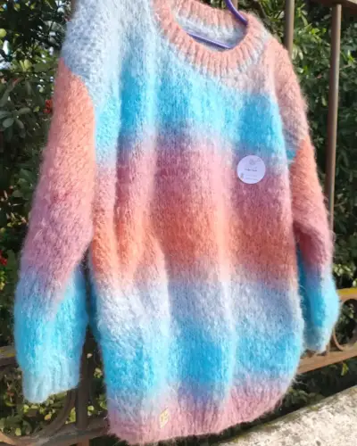Suéter de lana multicolor suave - miniatura 4