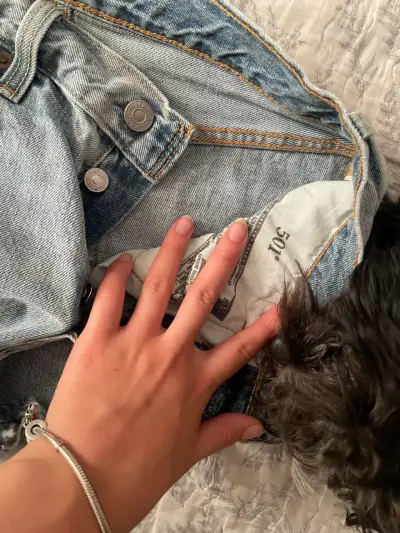 Shorts de mezclilla Levi's desgastados - miniatura 4