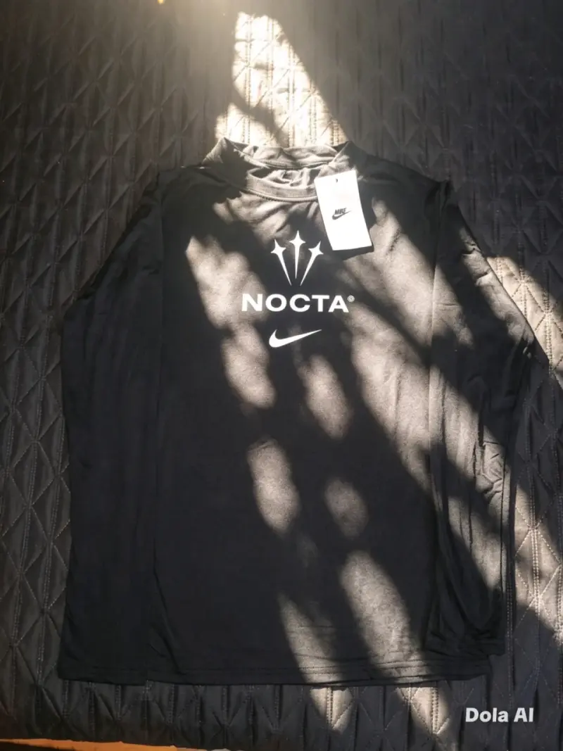 Polera deportiva Nike Nocta Negra - 2