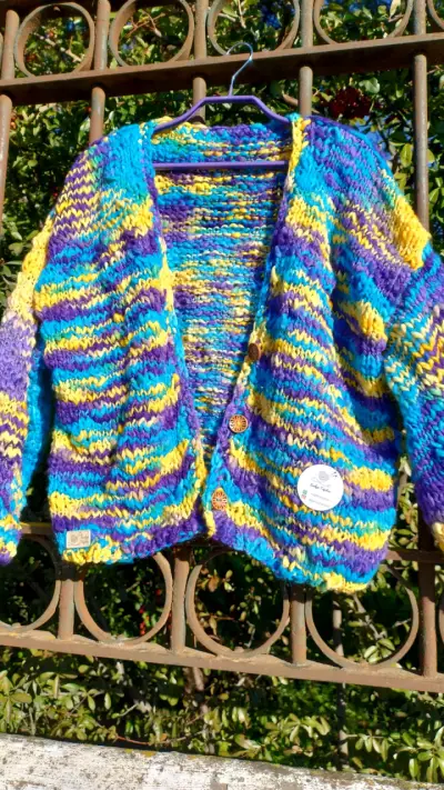 Chaleco de lana multicolor tejido a mano - miniatura 3
