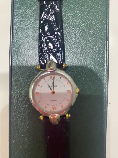Reloj Victoria de pulsera clásico - miniatura 1