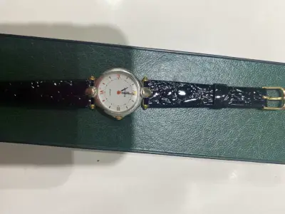 Reloj Victoria de pulsera clásico - miniatura 2