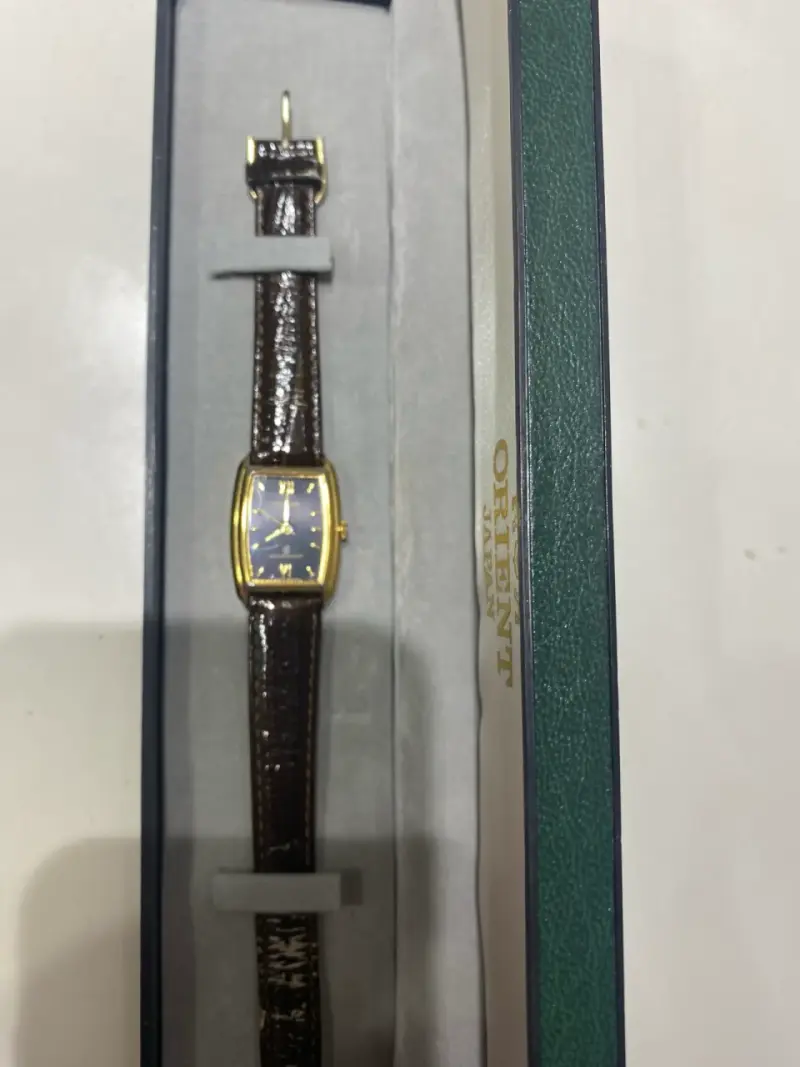 Reloj Orient de cuero y dorado - 1