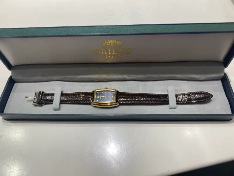 Reloj Orient de cuero y dorado - 3