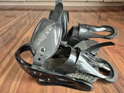 Fijaciones de snowboard Burton negras - miniatura 1