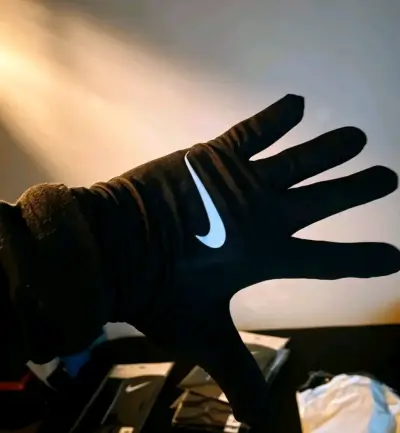 Guantes deportivos Nike negros touch system - miniatura 1