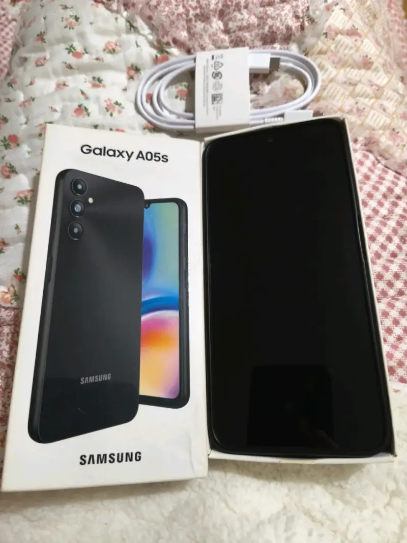 Samsung Galaxy A05s con caja y cargador - 1