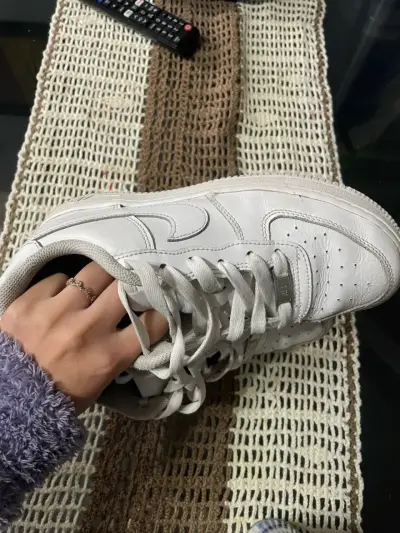Zapatillas deportivas blancas de cuero - miniatura 2